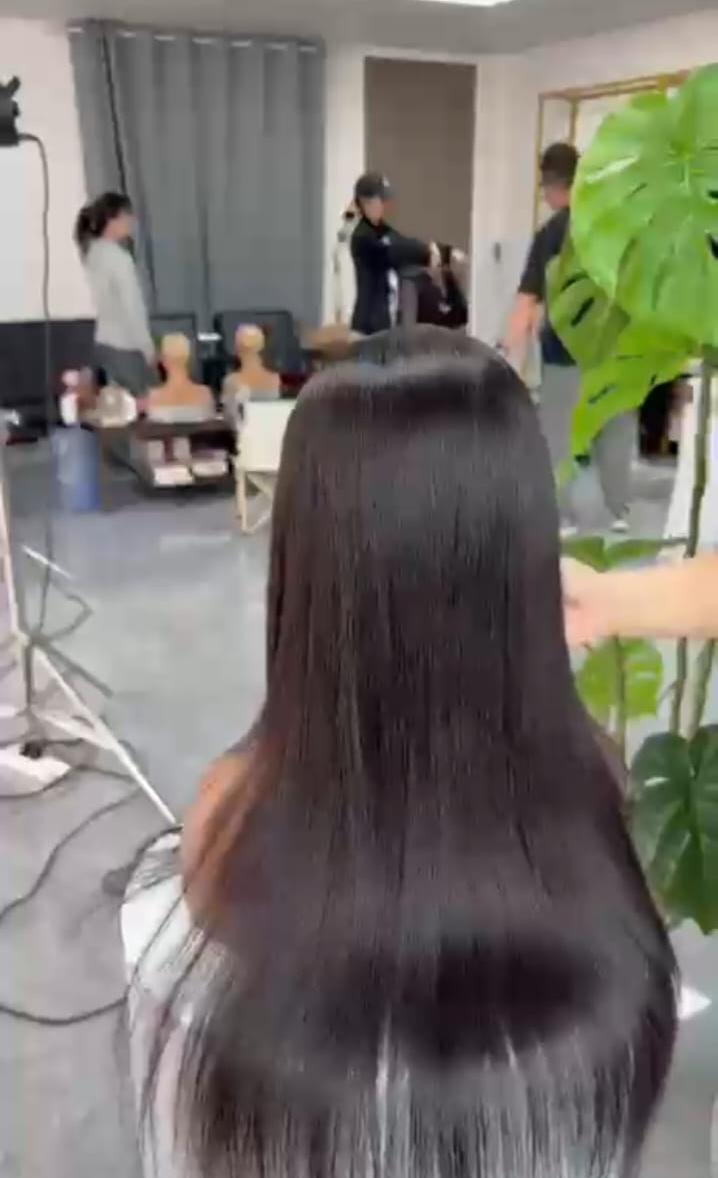 Straight Hair Wigs (18 - 30 inch)
